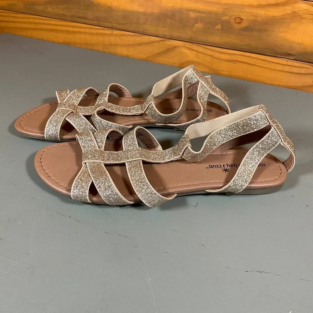 Montego Bay Club Flat Sandals Womens Size‎ 8 Beige Glitter Ankle T-Strap Casual